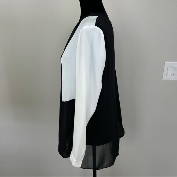 Chico’s Black Label Black White Cutout back Blouse - Picture 13 of 17